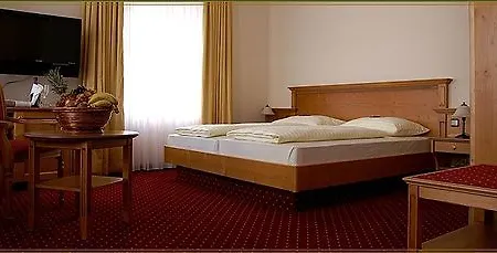 Zum Erdinger Weissbraeu Hotell 4*